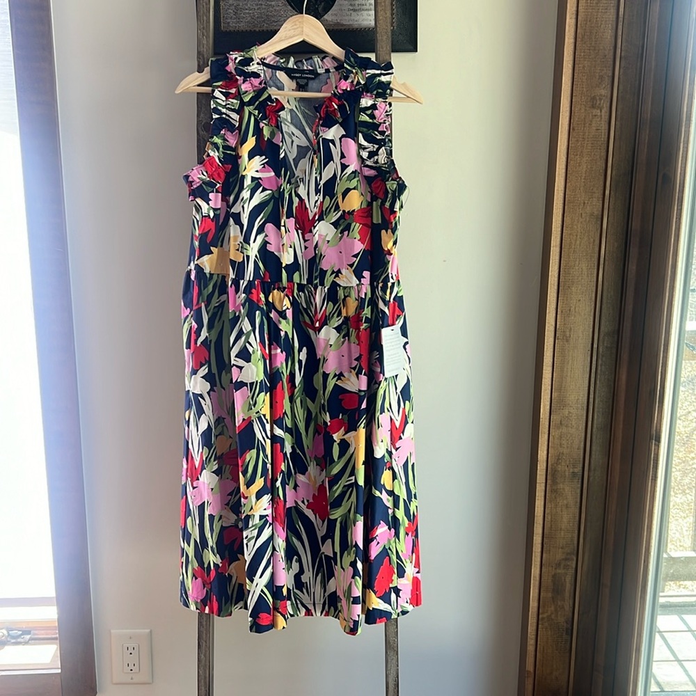 Maggie London Sleeveless V-neck Floral Dress